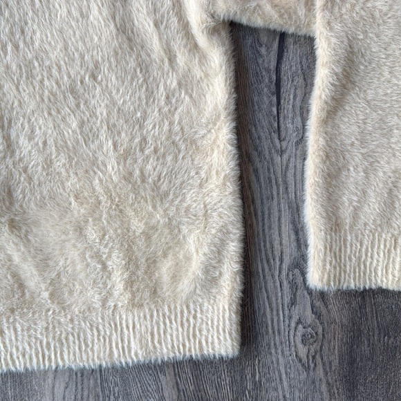 Levi’s Sweater White Fuzzy Betty Cardigan Sweater Relaxed Fit Size Small - Picture 11 of 16